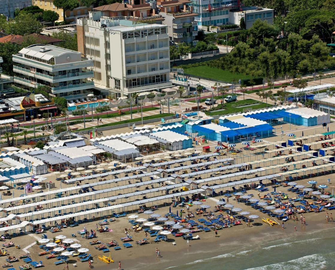 Residence Riccione Beach Apartments Exterior photo